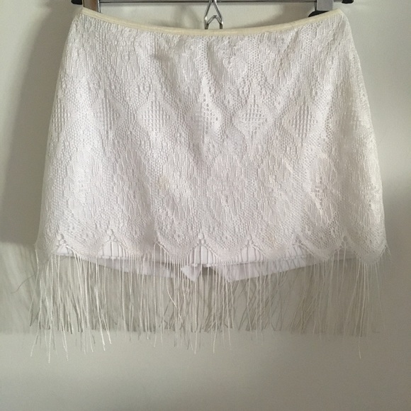 White lace mini skort with fringe trim. - Picture 1 of 5